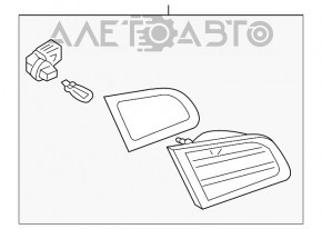 Lampa capacului portbagajului dreapta Infiniti G25 G35 G37 4d 06-14 lipsește o bucată de garnitură, necesită polizare.