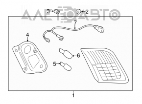 Lampa interioară pentru capacul portbagajului stânga Toyota Camry v40 07-09 este încețoșată în interior.