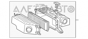 Corpul filtrului de aer al modelului Toyota Highlander 08-10 hibrid are prinderea ruptă și corpul este fisurat.