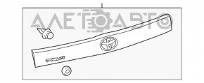 Молдинг двери багажника Toyota Prius V 12-17 сломано крепление