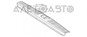 Capacul portbagajului Mercedes W211 este uzat.