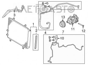 Radiatorul condensatorului de aer condiționat Toyota Camry v55 15-17 SUA este îndoit și lovit.