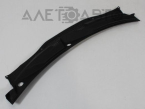 Grila stergatoarelor din plastic pentru Jeep Compass 11-16 are prinderea rupta.