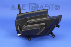 Subwooferul Jeep Cherokee KL 14-18 este montat pe panoul de bord.