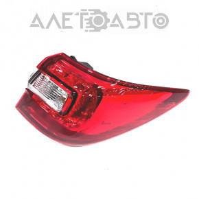 Lampa exterioară aripă dreapta Subaru Outback 15-19 cu fisură.