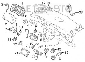 Monitorul, afișajul Nissan Pathfinder 13-20 are zgârieturi pe ecran.