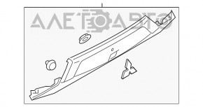 Moldura portbagajului cu emblema Mitsubishi Outlander 16-21 restilizat, suport rupt, zgarieturi.