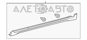 Pragul stâng al Toyota Sienna 11-17 este rupt.