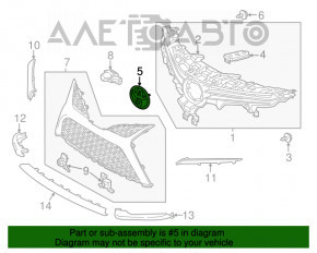 Emblema "Toyota" de pe fața Toyota Camry v70 21-