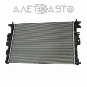 Radiatorul de răcire a apei Ford C-max MK2 13-18, rupt în locul de fixare.