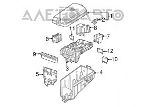 Capacul cutiei de siguranțe sub capotă Audi A3 8V 15-20 lateral.