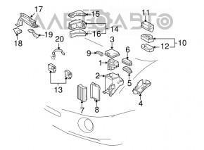 Capacul de presiune al cutiei de siguranțe a motorului Lexus RX400h 06-08 este rupt de la fixare.