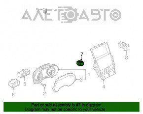 Butonul de start-stop al Infiniti Q50 14- este cromat și ușor uzat