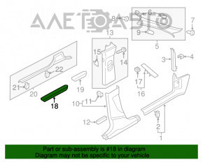 Накладка порога наружная передняя левая Audi Q3 8U 15-18 черная, царапины, сломана направляйка